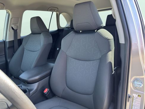 Used 2025 Toyota RAV4 XLE image 12