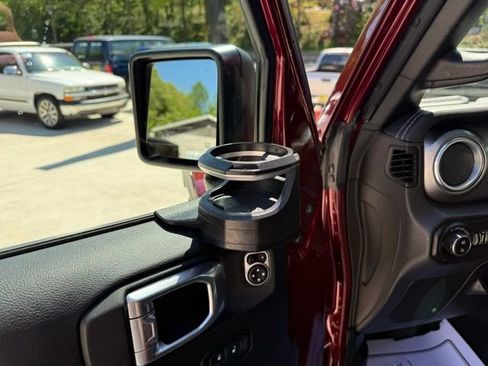 Used 2021 Jeep Gladiator Overland w/ Trailer Tow Package AWD/4WD image 18