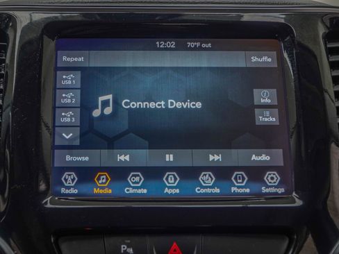 Used 2019 Jeep Cherokee Limited AWD/4WD image 28