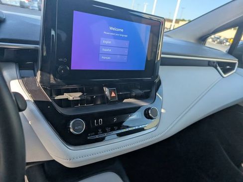Used 2025 Toyota Corolla SE w/ Convenience Package FWD image 19
