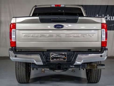 Used 2017 Ford F250 Lariat w/ Chrome Package image 9