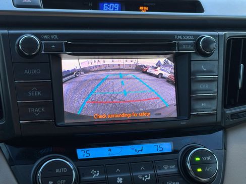 Used 2013 Toyota RAV4 Limited image 29