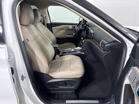 Certified 2021 Ford Explorer Limited w/ Equipment Group 301A image 6