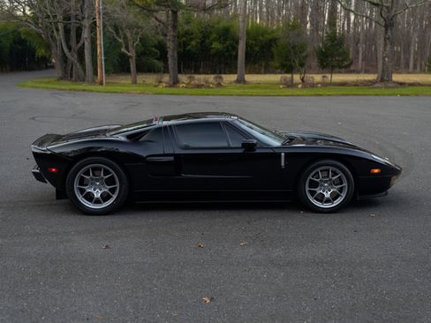 Used 2005 Ford GT RWD image 27