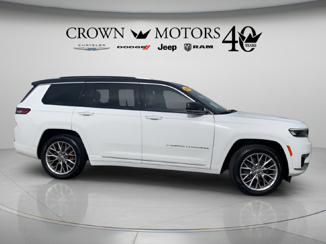 Used 2023 Jeep Grand Cherokee L Summit w/ Advanced Protech Group IV AWD/4WD image 4