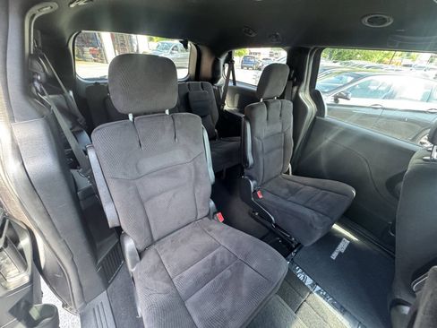 Used 2014 Dodge Grand Caravan SE FWD image 16