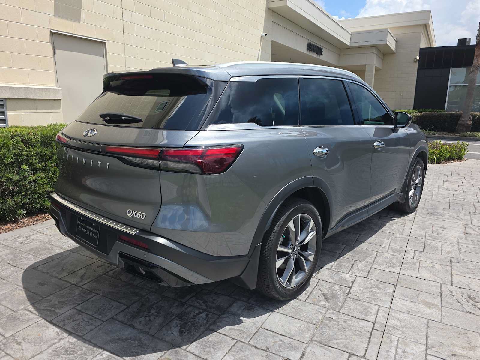 Certified 2023 INFINITI QX60 Luxe w/ Cargo Package FWD image 5