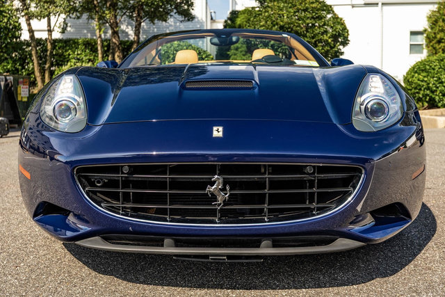 Used 2012 Ferrari California RWD image 12