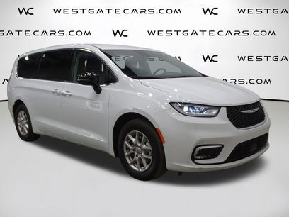 Used 2024 Chrysler Pacifica Touring-L
