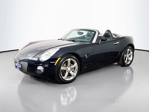 Used 2008 Pontiac Solstice Convertible w/ Premium Package RWD image 3