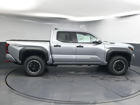 New 2026 Toyota Tacoma TRD Off-Road image 9
