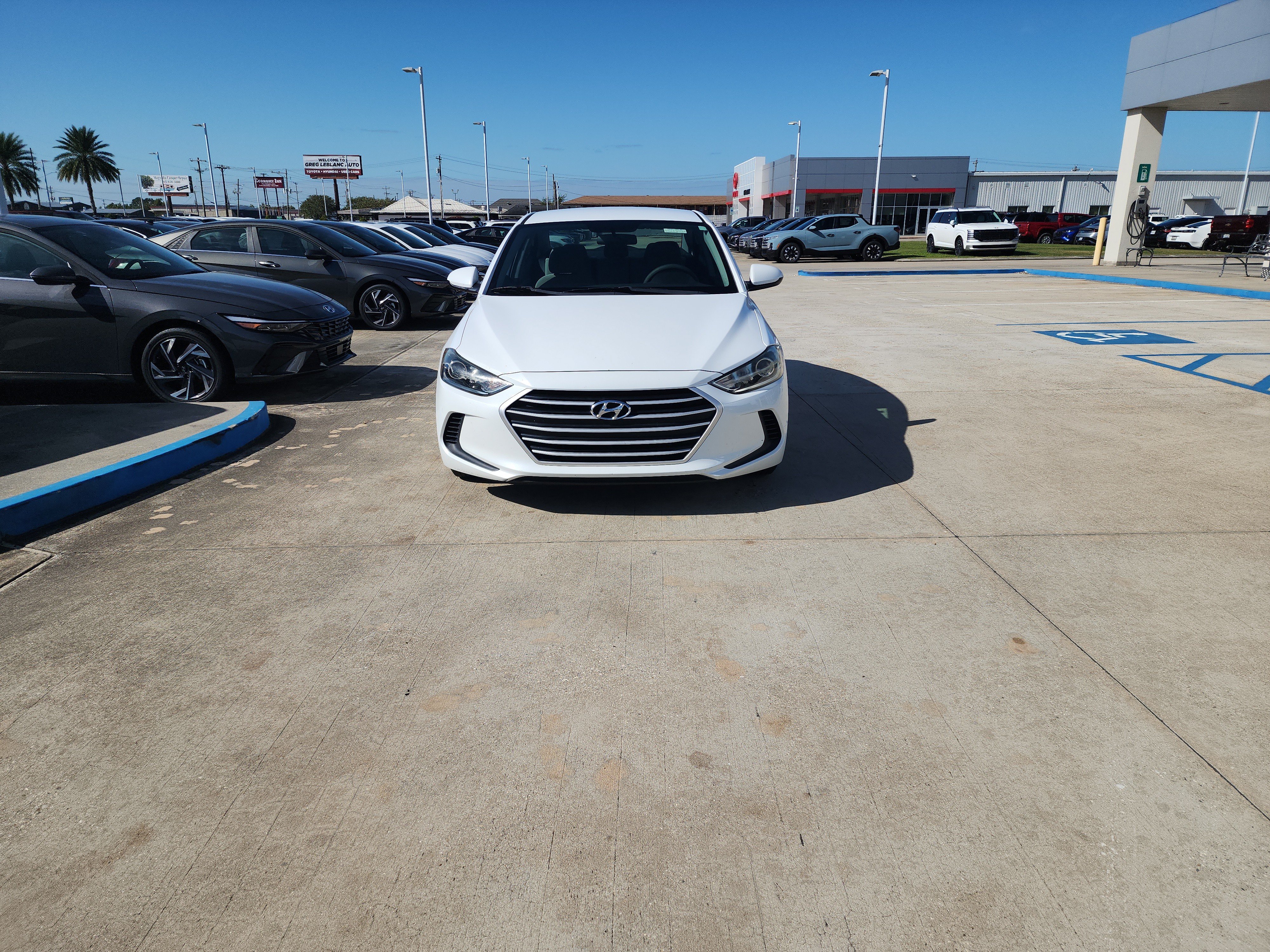 Used 2017 Hyundai Elantra SE FWD image 2