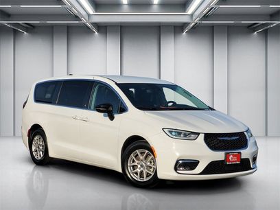 Used 2024 Chrysler Pacifica Touring-L
