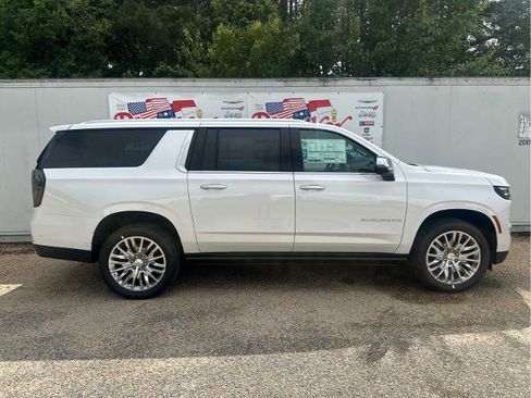 New 2025 Chevrolet Suburban Premier image 2