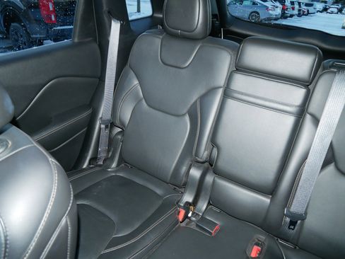 Used 2018 Jeep Cherokee Limited image 12