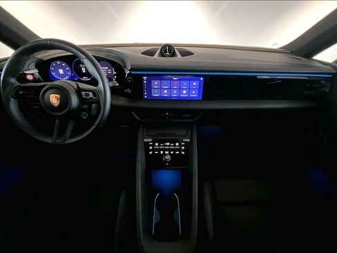 Used 2024 Porsche Macan 4 Electric image 17