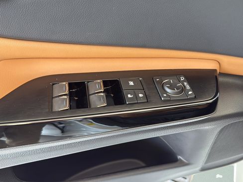 Used 2025 Lexus ES 350 w/ Premium Package FWD image 13