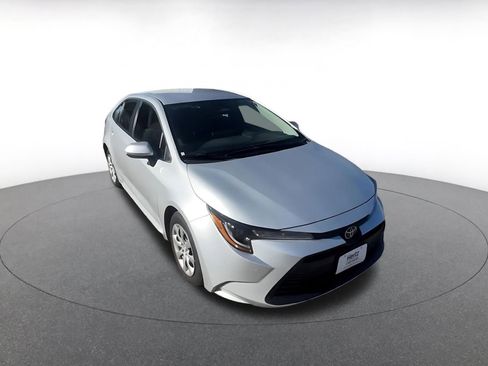 Used 2025 Toyota Corolla LE image 3