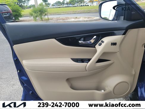 Used 2020 Nissan Rogue SL w/ Premium Package FWD image 23