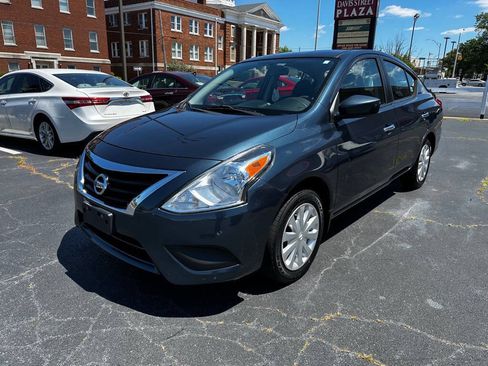 Used 2015 Nissan Versa SV FWD image 3