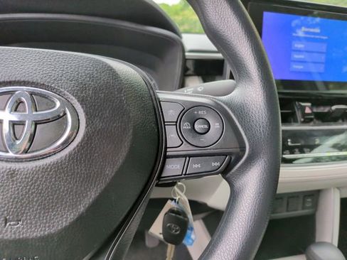 Used 2025 Toyota Corolla Cross L FWD image 18
