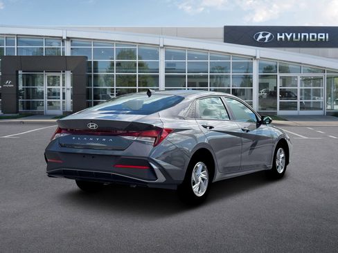 New 2026 Hyundai Elantra SE FWD image 7