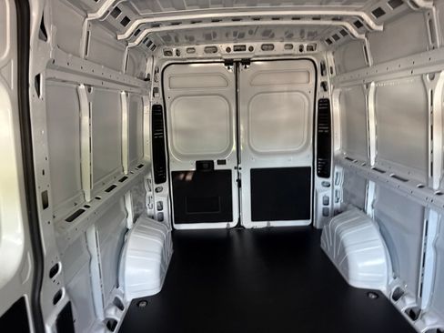 Used 2025 RAM ProMaster 2500 w/ Convenience Group FWD image 36