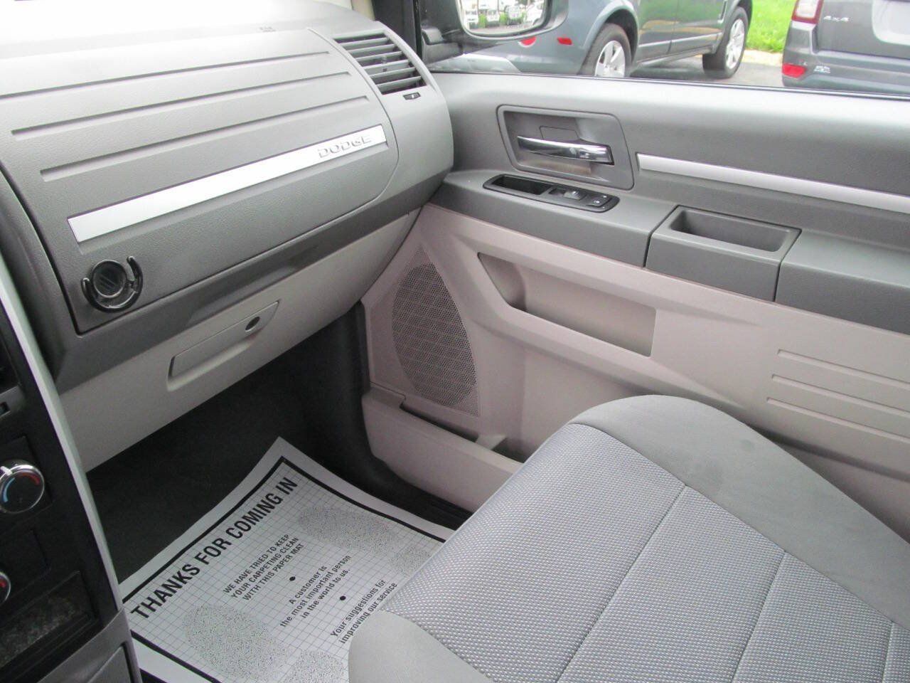Used 2008 Dodge Grand Caravan SXT FWD image 9