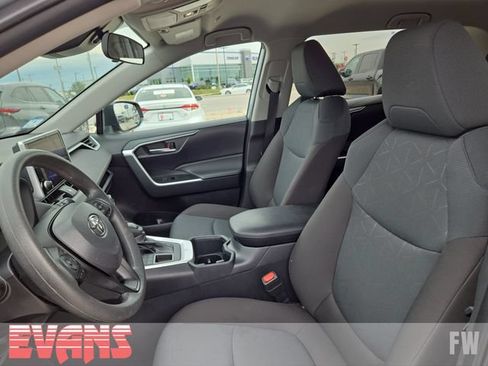 Used 2025 Toyota RAV4 XLE AWD/4WD image 19