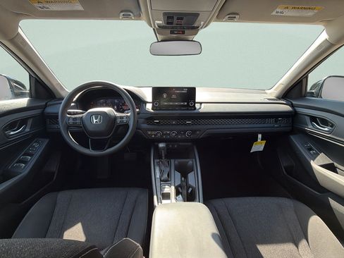 Used 2025 Honda Accord SE image 10