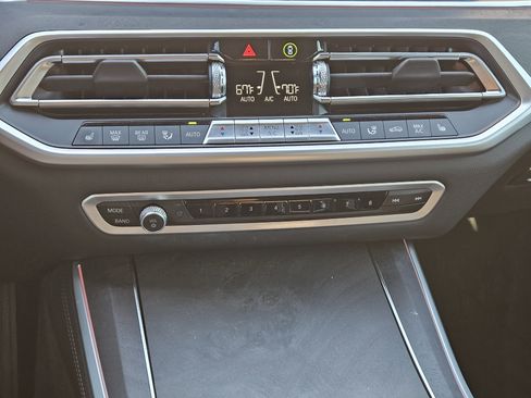 Used 2022 BMW X5 xDrive40i w/ Premium Package image 21