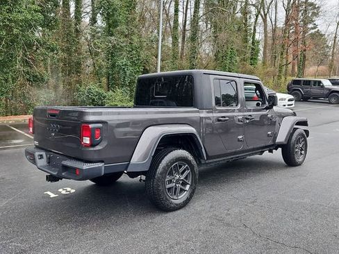 Used 2024 Jeep Gladiator Sport image 9