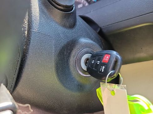 Used 2013 Toyota Camry LE FWD image 15