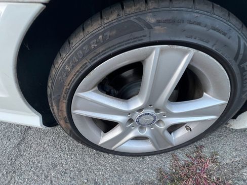 Used 2011 Mercedes-Benz C 300 4MATIC Sedan image 32