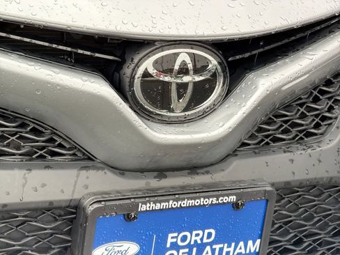 Used 2019 Toyota Camry SE image 12