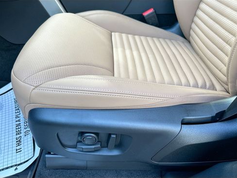 New 2025 Land Rover Discovery Dynamic SE image 22