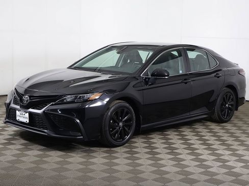 Used 2024 Toyota Camry SE image 7