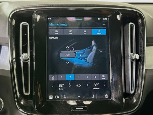 Used 2025 Volvo XC40 B5 Core image 23