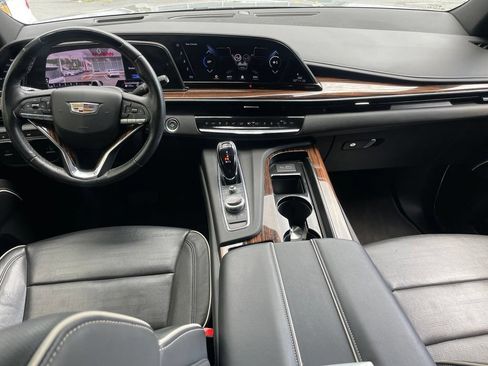 Used 2024 Cadillac Escalade Premium Luxury AWD/4WD image 13