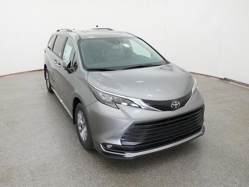 New 2026 Toyota Sienna XLE FWD image 42