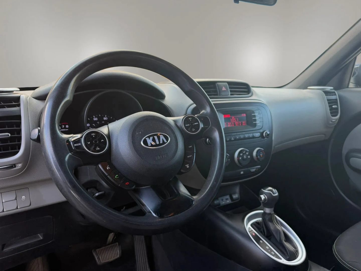 Used 2014 Kia Soul + FWD image 11