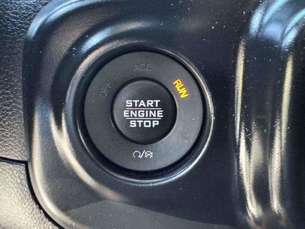 Used 2018 Jeep Wrangler Unlimited Sahara AWD/4WD image 9