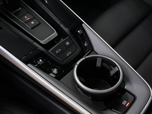 Used 2025 Porsche 911 Carrera image 31