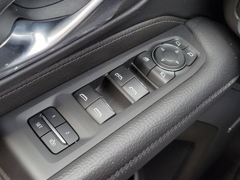 Used 2024 GMC Yukon XL Denali AWD/4WD image 27