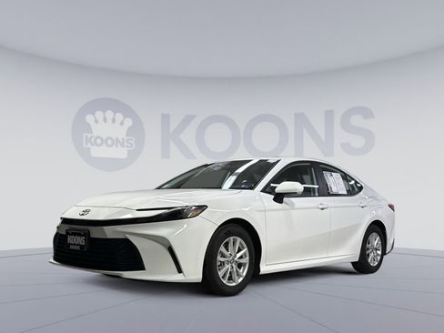 Used 2025 Toyota Camry LE image 1