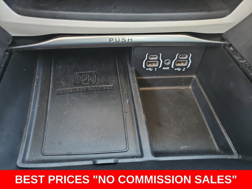 Used 2023 Chrysler Pacifica Limited FWD image 27
