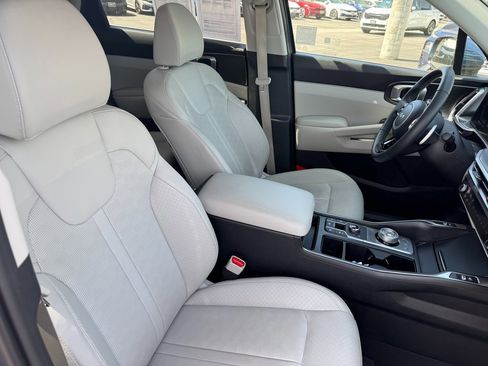 Used 2025 Kia Sorento EX image 15
