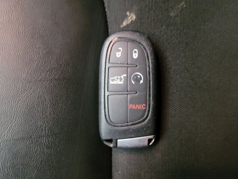 Used 2020 Jeep Cherokee Latitude Plus FWD image 32