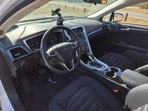 Used 2015 Ford Fusion SE w/ Equipment Group 201A image 9