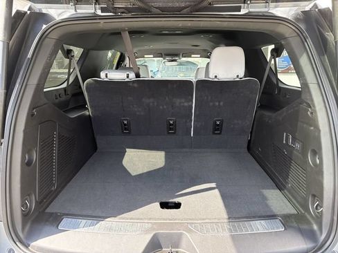 Used 2026 Chevrolet Suburban Premier AWD/4WD image 5